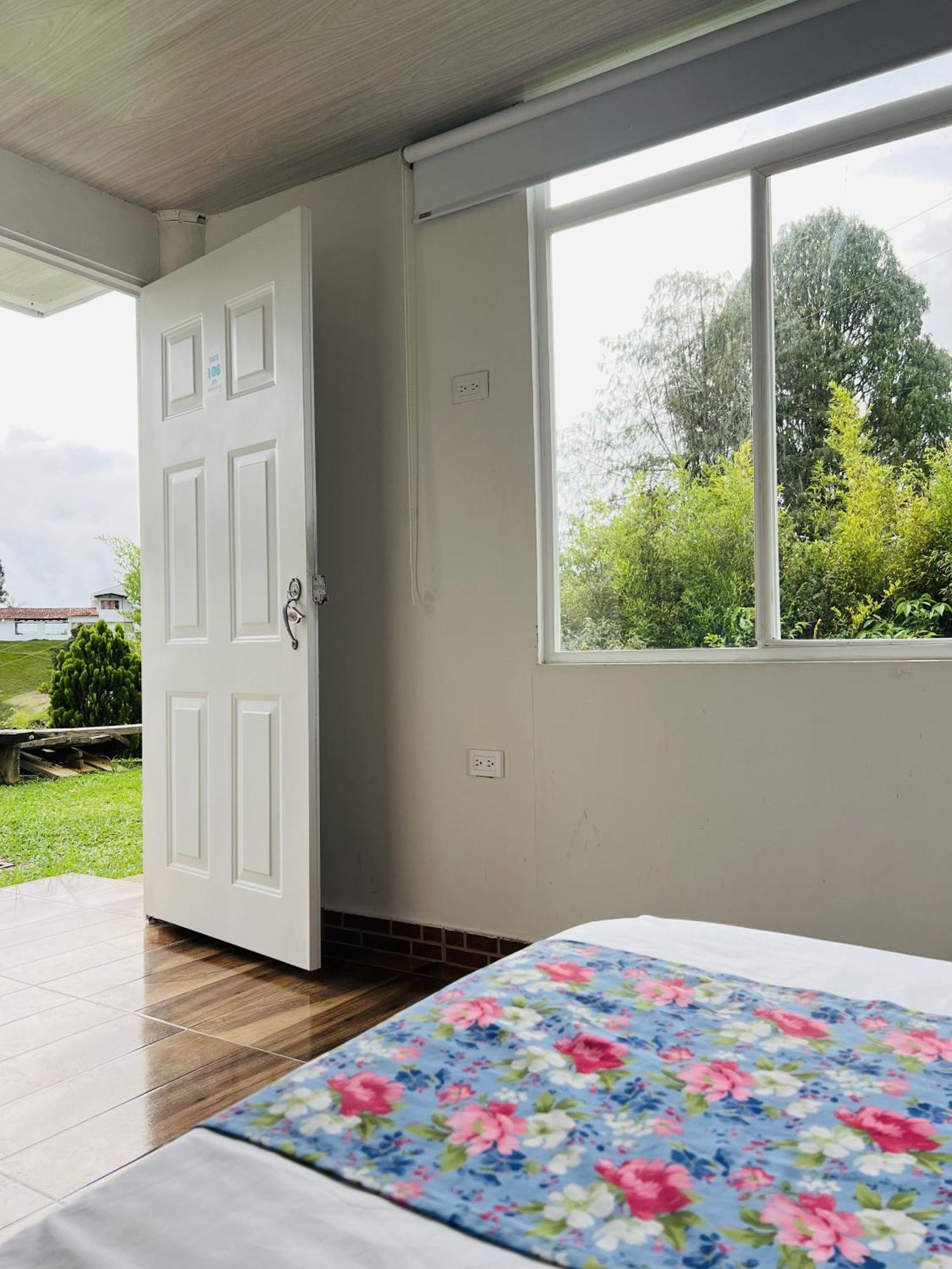 Paradise Lake Finca Hotel Guatape Exterior photo