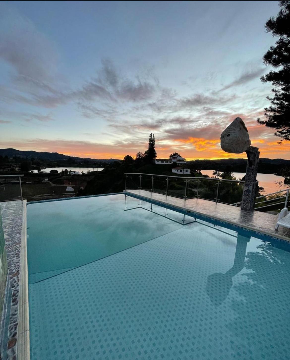 Paradise Lake Finca Hotel Guatape Exterior photo