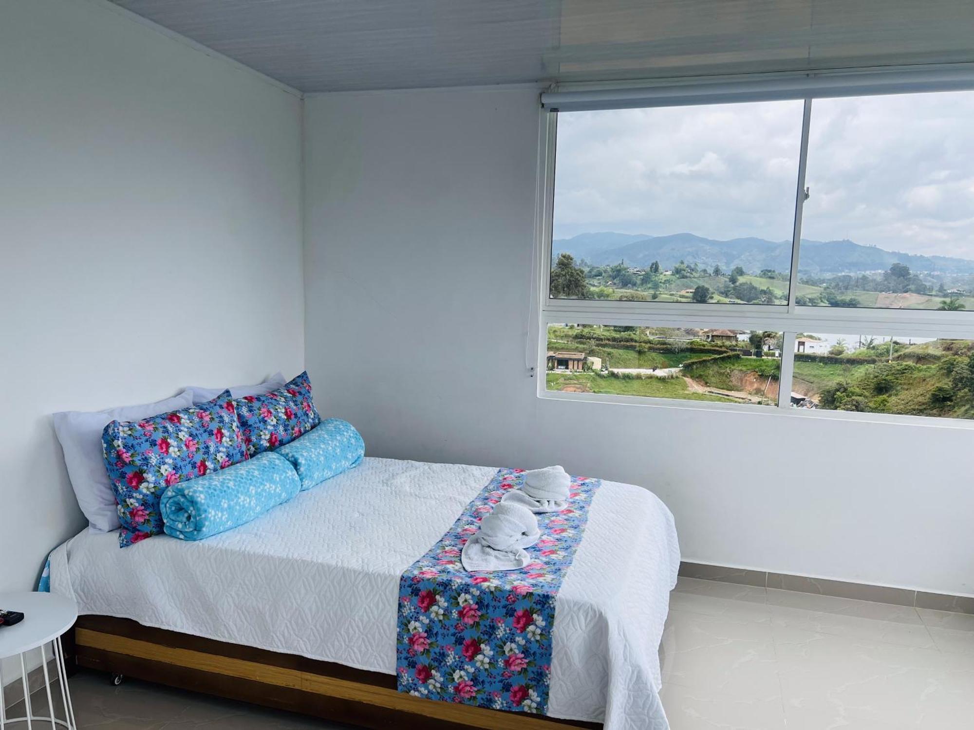 Paradise Lake Finca Hotel Guatape Exterior photo
