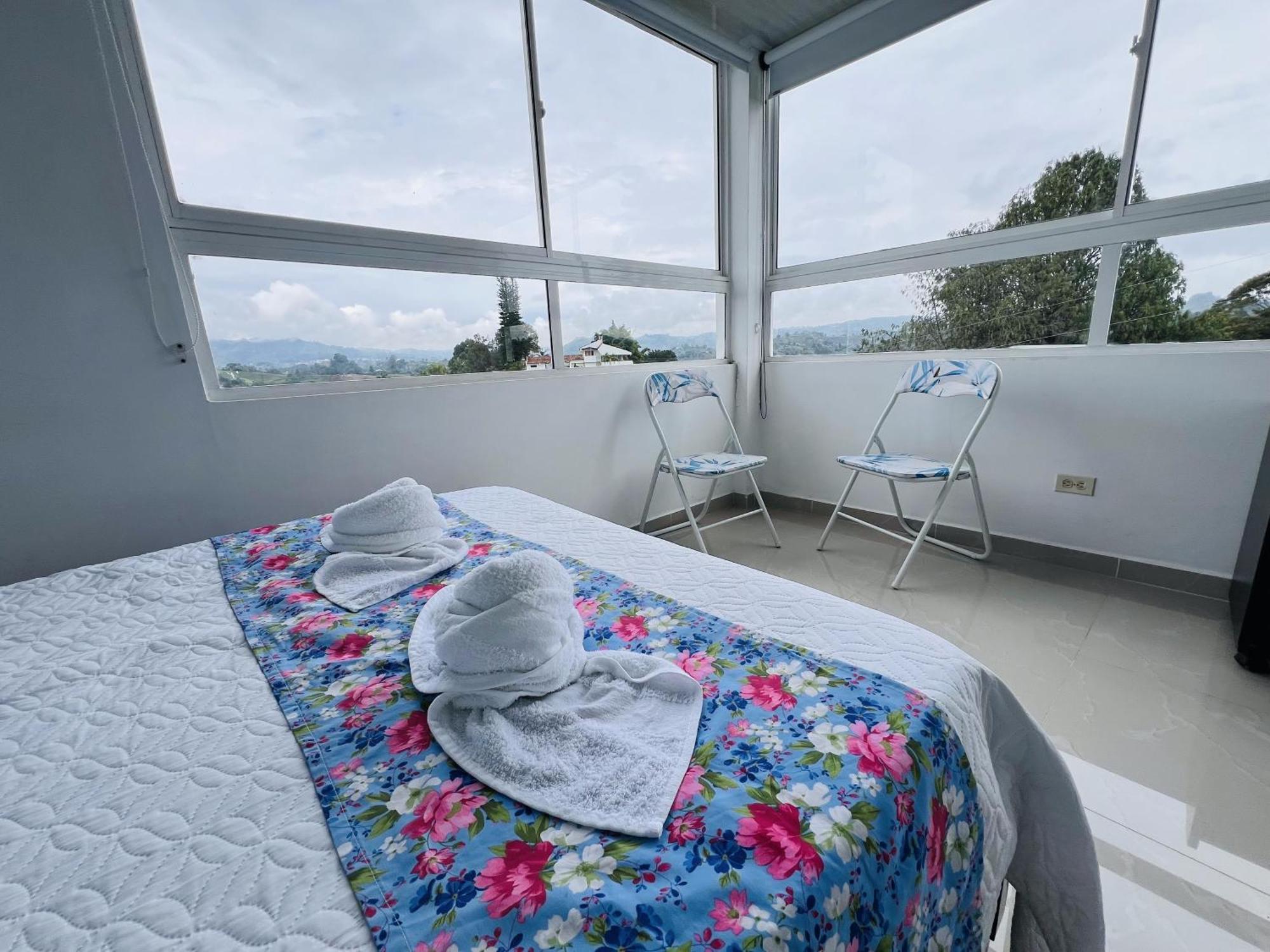 Paradise Lake Finca Hotel Guatape Exterior photo