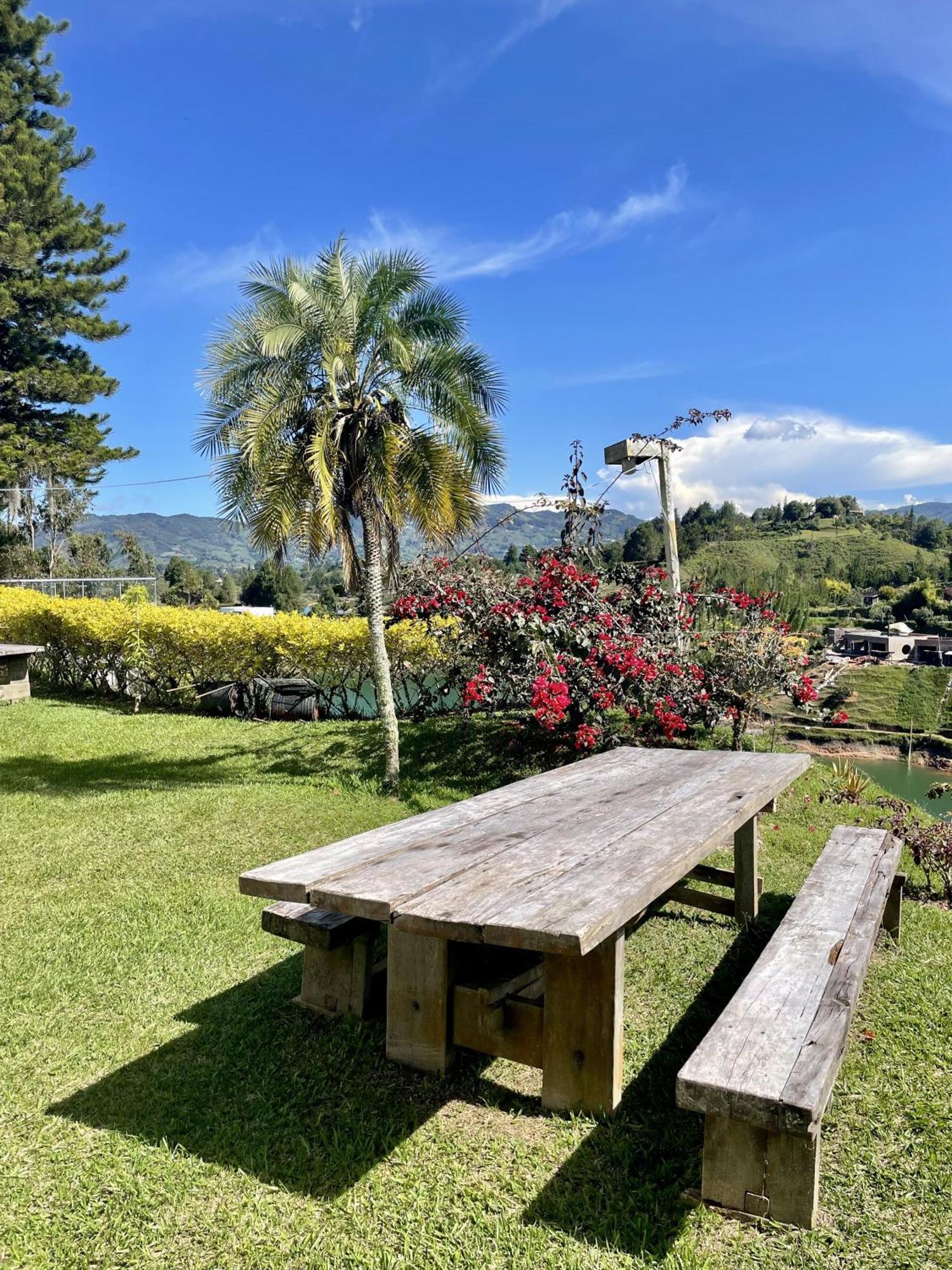 Paradise Lake Finca Hotel Guatape Exterior photo